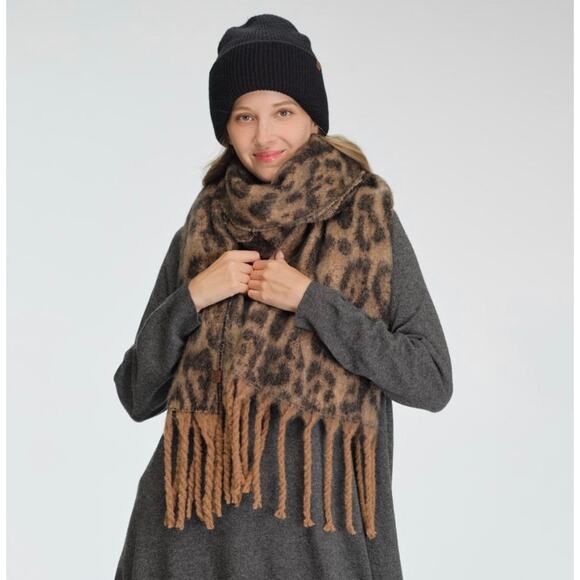 CC Brand Woven Leopard Print Oblong Scarf*VERY SOFT! Cozy and long - Picture 1 of 3